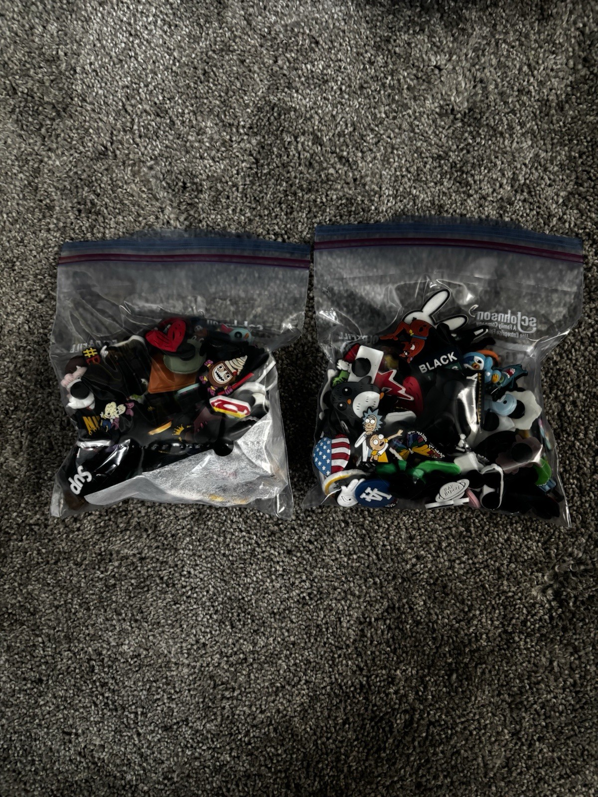 Random Lot of 250 Pre-Owned Croc Charms — Disney, Logos, Pokémon & More - accessory